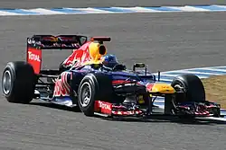 L'entrée d'air de la RB8 est déplacée plus haut sur le museau.