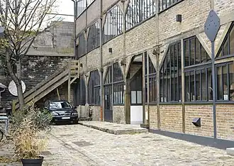 Troisième cour.