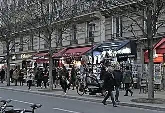 Boutiques de souvenirs en début de soirée.