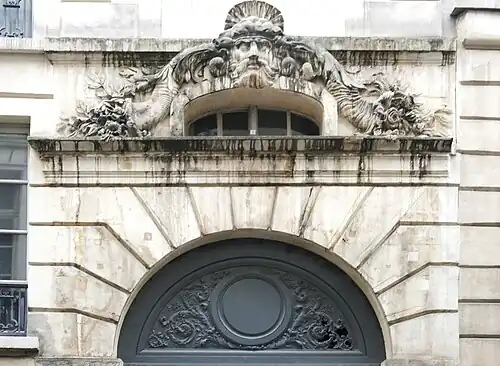 Portail du n°5.