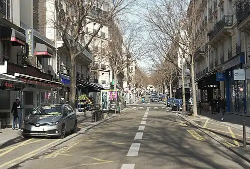 La rue de Maubeuge, au niveau de la rue Lamartine, en direction du boulevard de la Chapelle.