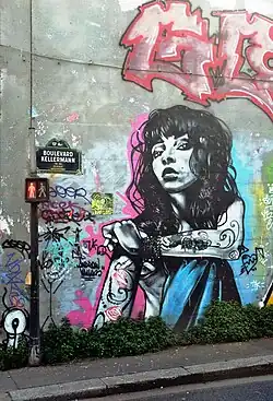 Street art sur la rampe d'accès au boulevard depuis la rue des Peupliers.