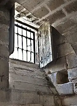 Le soupirail d'aération.