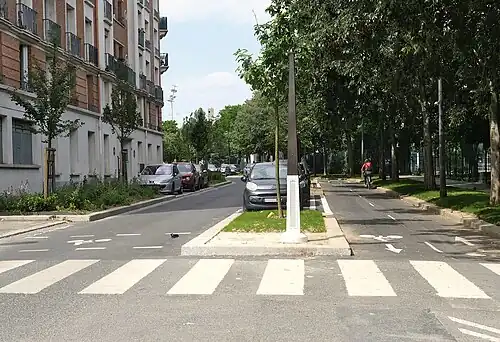 Le haut de la rue.
