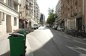Début de la rue.