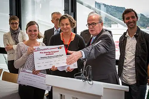 Remise du Prix Amerigo-Vespucci Jeunesse à Geneviève Clastre et Lucie Placin pour Le Goût de voyages.