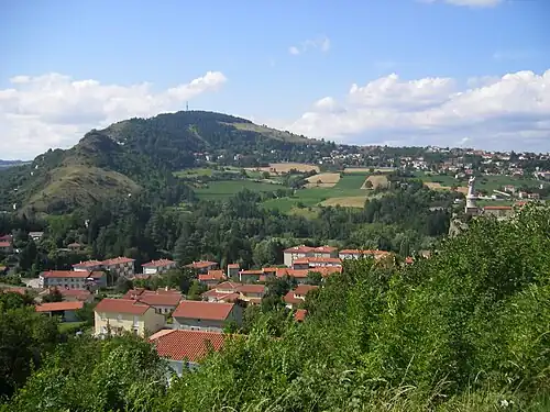 Orgues d'Espaly à gauche,devant le mont Denise(vue vers le nord-ouest).