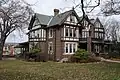 Maison néo-Tudor.
