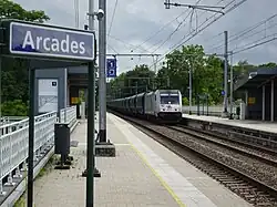 Passage d'un train de marchandises.