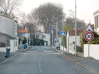 30&nbsp;km/h pour passer un ralentisseur à Longèves.