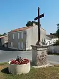 Un calvaire situé dans le village.