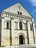 Façade de l'abbatiale.