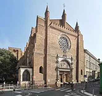 Église Notre-Dame de la Dalbade : la chapelle du Crucifix est visible sur la gauche de l'église.