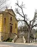 façade de Saint Didier et tilleul