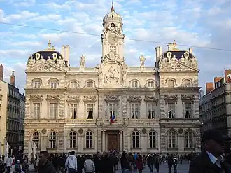 L'hôtel de ville, côté Est