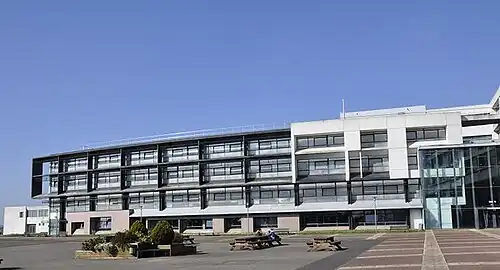 Description de l'image Façade du lycée Augustin Fresnel de Caen.jpg.