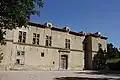 Façade principale du château.