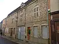 La facade originelle sur une rue à l'arrière.