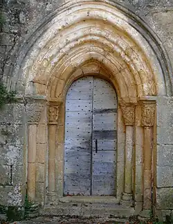 Portail donnant accès au transept.