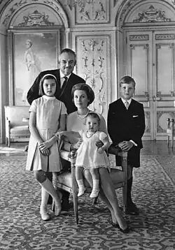 Stéphanie bébé avec sa famille.