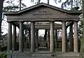 Sépulture de la famille Leichner en forme de temple grec (Ego sum resurrectio et vita)
