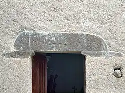Linteau sculpté.