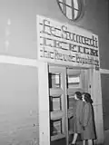 Entrée du bâtiment du journal le Samedi, 1946