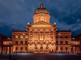 Le Palais fédéral de nuit. Septembre 2018.