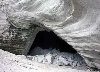 Grotte de Fele, Lelepa.