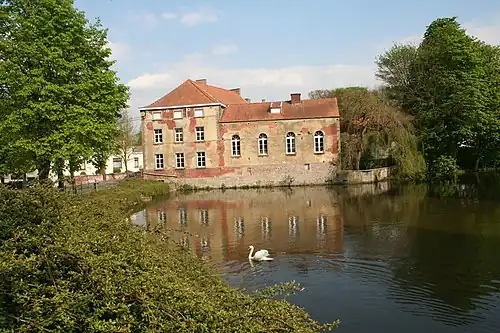 Les douves du château.