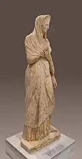 Statue de type « Grande Herculanaise », copie du IIe&nbsp;siècle d'après un modèle du IVe&nbsp;siècle&nbsp;av. J.-C. Musée archéologique d'Héraklion.