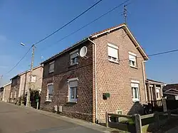 Des habitations surélevées.