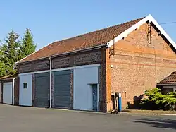 Un bâtiment.