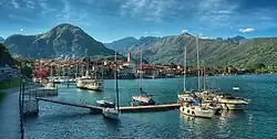 Baie de Feriolo avec amarrage pour bateaux