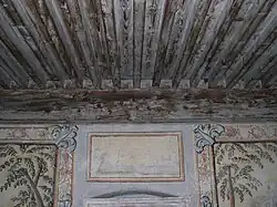 Détail du plafond de la salle de bal.