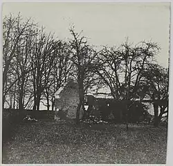 Ruines de la ferme du château de la comtesse de Craon.