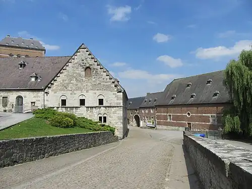 La brasserie et la ferme.