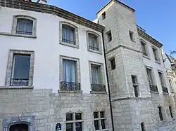 L’hôtel particulier de Pouillon (1958) sur l’île de la Cité, Paris. Le bail emphytéotique sera revendu au frère de l'Aga Khan à la suite des problèmes financiers du projet Point du Jour.