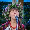 La couronne florale portée à Poltava en 2016.