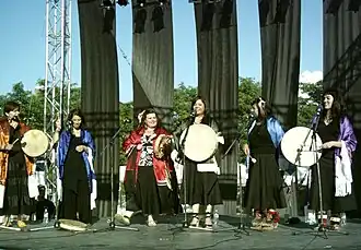 À la place Émilie-Gamelinen juin 2008