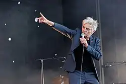Philippe Pascal (en haut, en 2018) et Christophe (en bas, en 2014) ont été les deux figures tutélaires, disparues, de cet album.