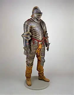 Photographie d'une armure médiévale complète