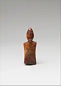 Figurine à forme humaine (ivoire, morse). Culture de Punuk. 2e siècle - 4e siècle.