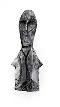 Figurine à forme humaine (ivoire, morse). Culture de Punuk. 2e siècle - 4e siècle.