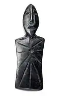 Figurine à forme humaine (ivoire, morse). Culture de Punuk. 2e siècle - 4e siècle.