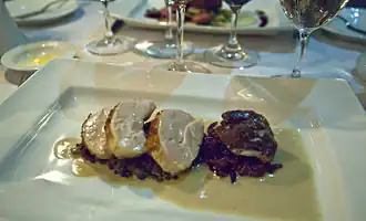 Filet de chapon rôti aux lentilles vertes du Puy.