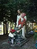 Jésus et le Pompier dans le parvis de l'église
