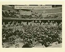 Intérieur du Cirque Métropole lors de la première réunion de l'American Legion en 1919.