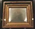 Plaque originale, encadrée, telle qu'exposée au Harry Ransom Center&nbsp;(en) aux États-Unis.