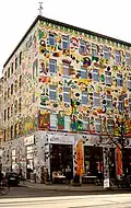 Façade décorée par Michael Fischer au n°43.